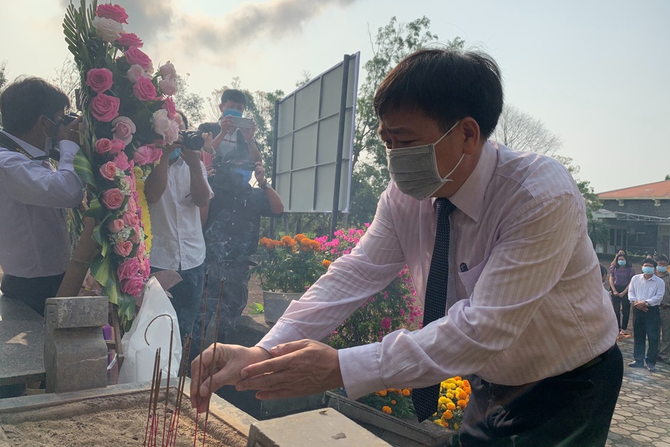 Cựu binh Mỹ gửi 504 bông hồng tưởng niệm vụ thảm sát Sơn Mỹ - 1 Cựu binh Mỹ gửi 504 bông hồng tưởng niệm vụ thảm sát Sơn Mỹ - 1