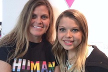 Gặp gỡ cặp bố - con trai cùng chuyển giới thành mẹ - con gái