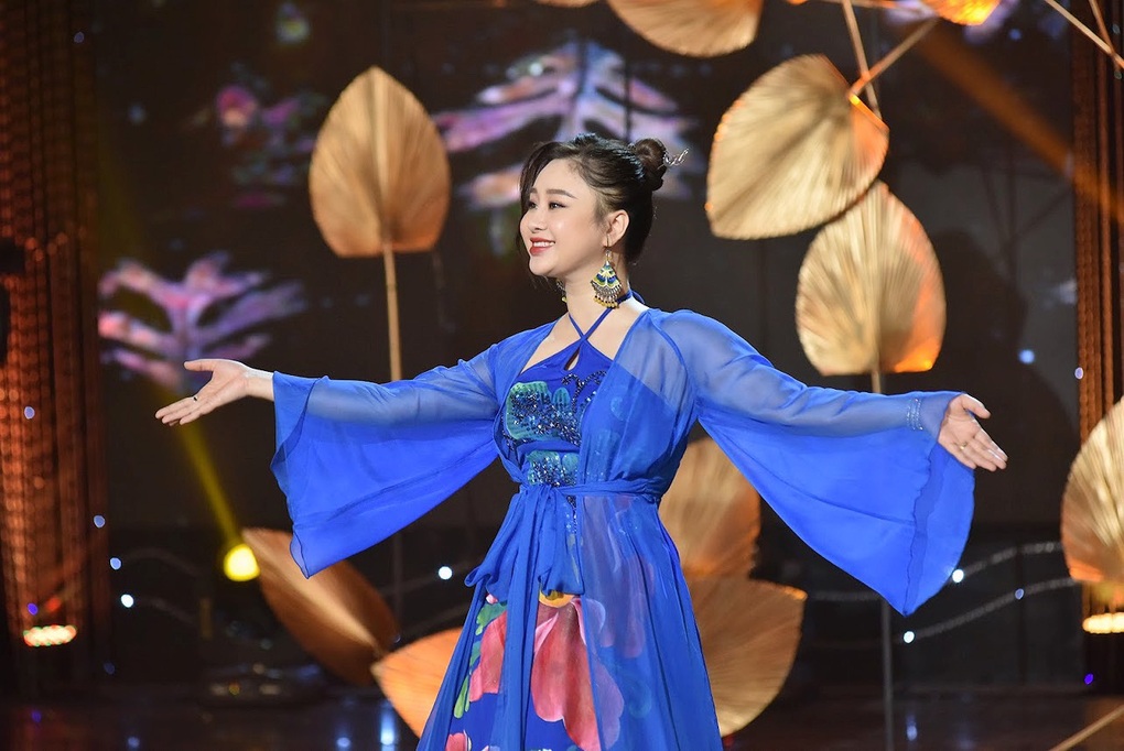 Huyền Phương gây ngạc nhiên với bản phối xẩm sử dụng tứ tấu đàn dây - 1 Huyền Phương gây ngạc nhiên với bản phối xẩm sử dụng tứ tấu đàn dây - 1
