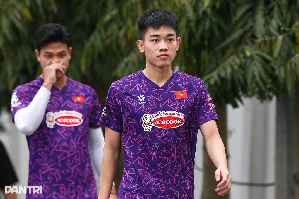 Đình Bắc hứng khởi tập luyện cùng U23 Việt Nam - 1 Đình Bắc hứng khởi tập luyện cùng U23 Việt Nam - 1