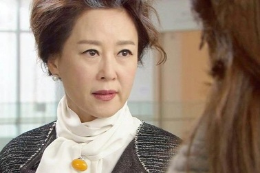 Lỡ làm việc này với mẹ vợ, tôi vừa mất tình vừa mất tiền