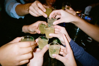 Nôn ra máu sau cuộc nhậu, doanh nhân quyết tâm bỏ rượu