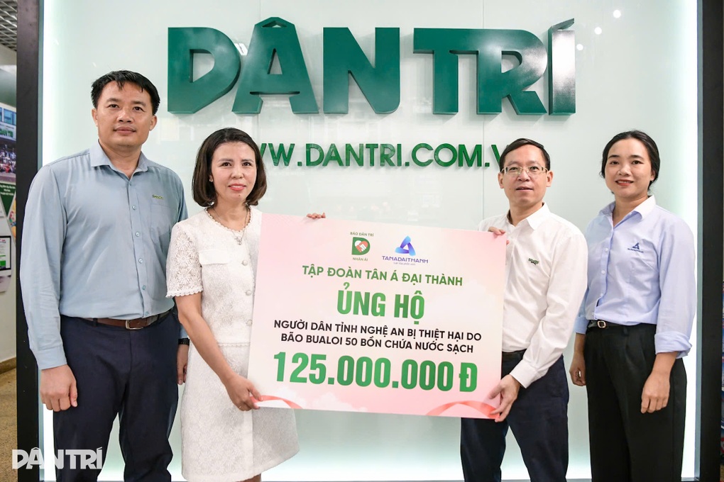 Báo Dân trí tiếp nhận 50 bồn chứa nước, hỗ trợ người dân vùng lũ ở Nghệ An - 1 Báo Dân trí tiếp nhận 50 bồn chứa nước, hỗ trợ người dân vùng lũ ở Nghệ An - 1
