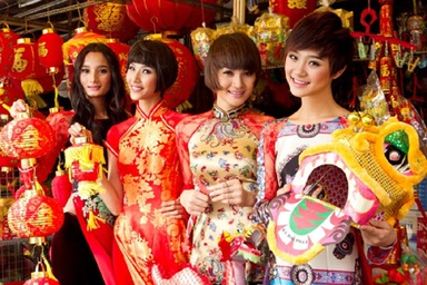 Top 4 Vietnam’s Next Top Model 2011 rạng rỡ đón xuân