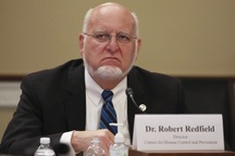 Giám đốc CDC Mỹ: “Covid-19 khiến nước Mỹ phải đầu hàng”
