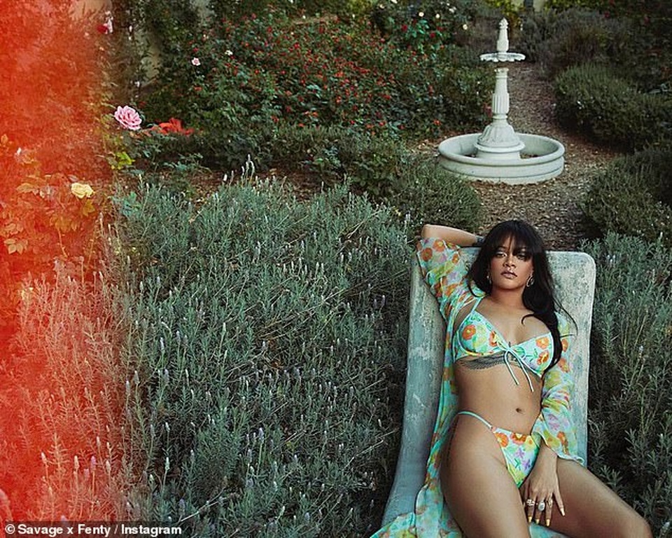 Rihanna bốc lửa trong bộ ảnh quảng cáo mới - 4 Rihanna bốc lửa trong bộ ảnh quảng cáo mới - 4