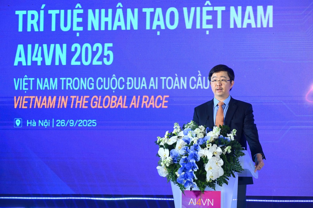 Robot Việt vượt chướng ngại vật, làm MC - 4 Robot Việt vượt chướng ngại vật, làm MC - 4