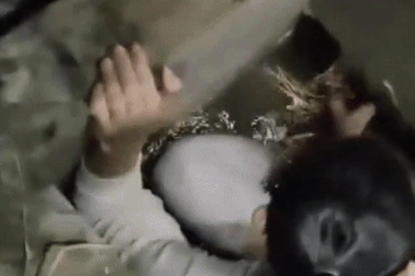 Thót tim cảnh cứu người phụ nữ rơi xuống hố ga ở Thanh Hóa