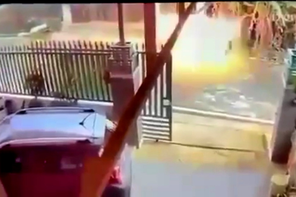 Cô giáo mầm non nghi bị hàng xóm tạt xăng châm lửa - 1 Cô giáo mầm non nghi bị hàng xóm tạt xăng châm lửa - 1