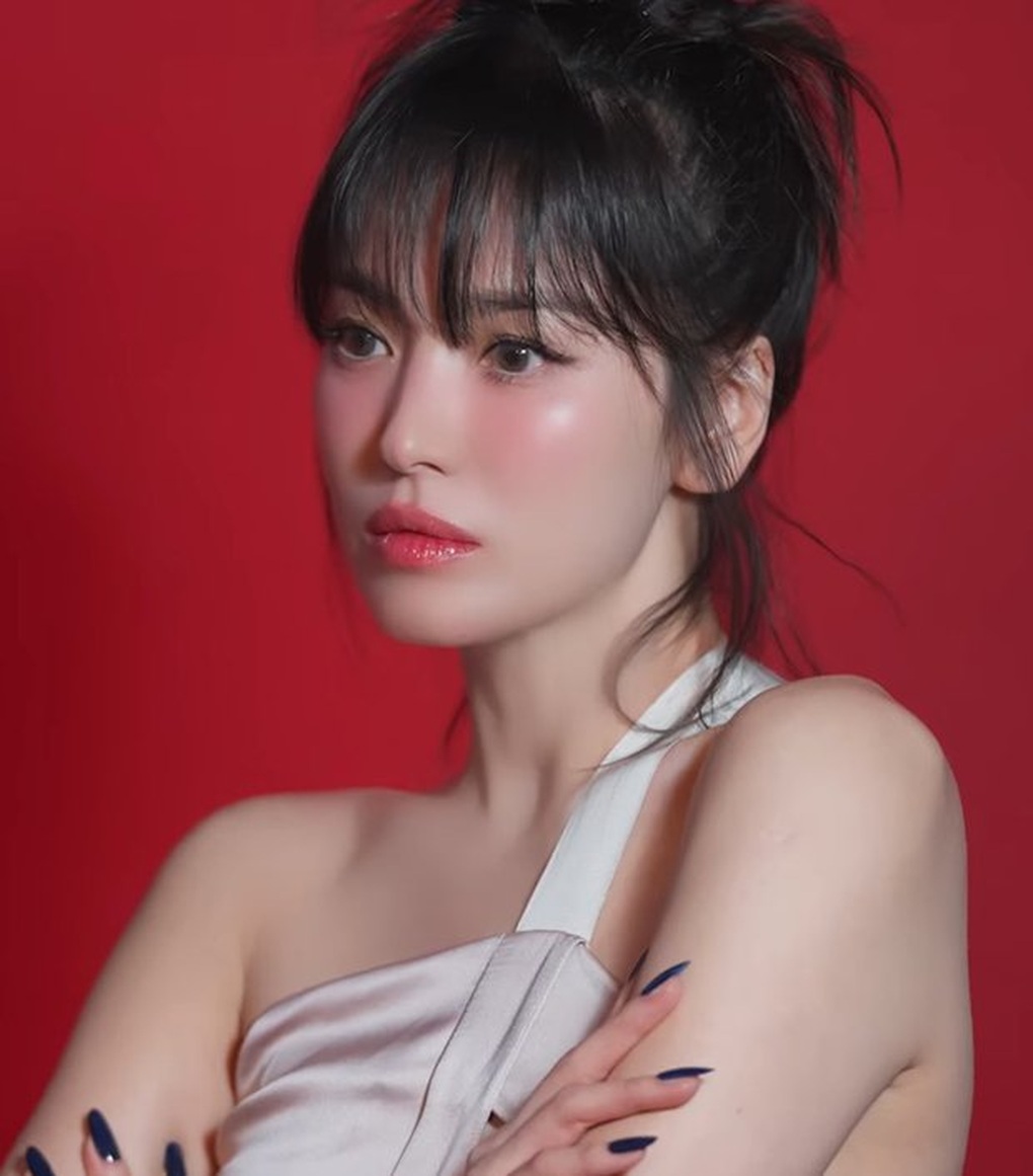 Song Hye Kyo lần đầu lên tiếng khi bị chê già, xuống sắc - 4 Song Hye Kyo lần đầu lên tiếng khi bị chê già, xuống sắc - 4