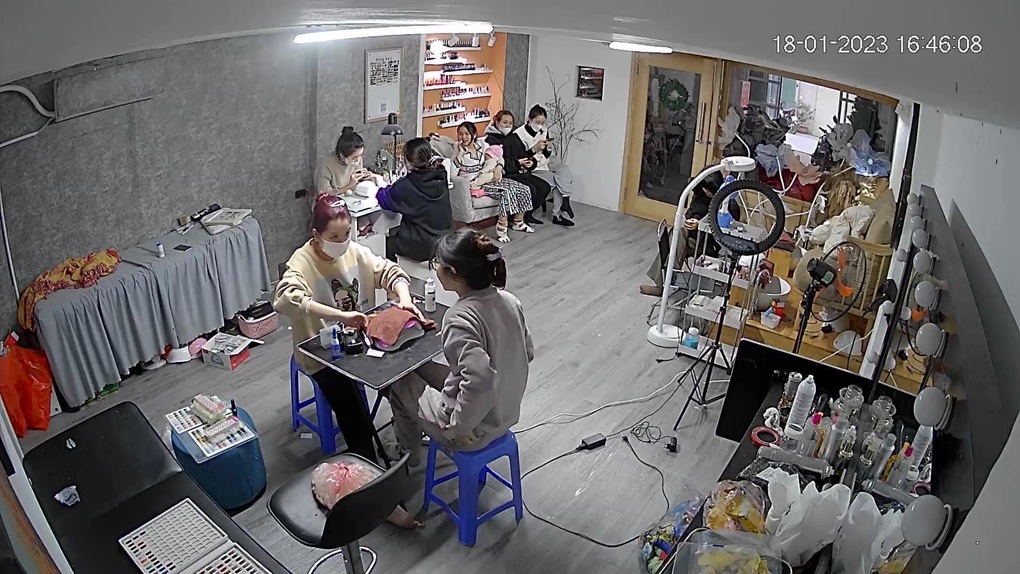 Cận Tết, tiệm tóc, nail căng mình từ 7h đến 23h nhặt tiền triệu - 3 Cận Tết, tiệm tóc, nail căng mình từ 7h đến 23h nhặt tiền triệu - 3