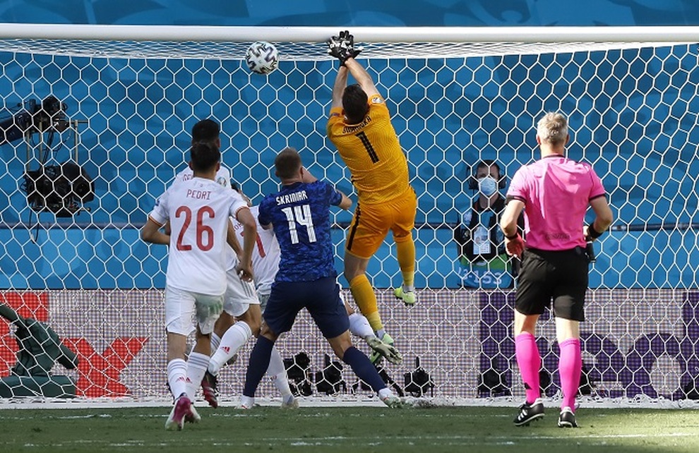 Pha phản lưới nhà như chơi bóng chuyền nối dài kỷ lục khó tin ở Euro 2020 - 1 Pha phản lưới nhà như chơi bóng chuyền nối dài kỷ lục khó tin ở Euro 2020 - 1