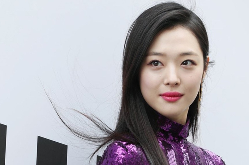 Anh ruột Sulli tiếp tục tố cha là người tệ bạc, tham tiền - 1 Anh ruột Sulli tiếp tục tố cha là người tệ bạc, tham tiền - 1