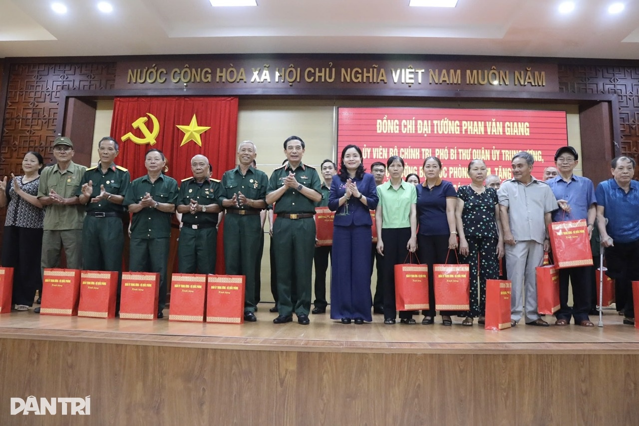 Đại tướng Phan Văn Giang thăm, tặng quà người có công tại Đắk Lắk - 5