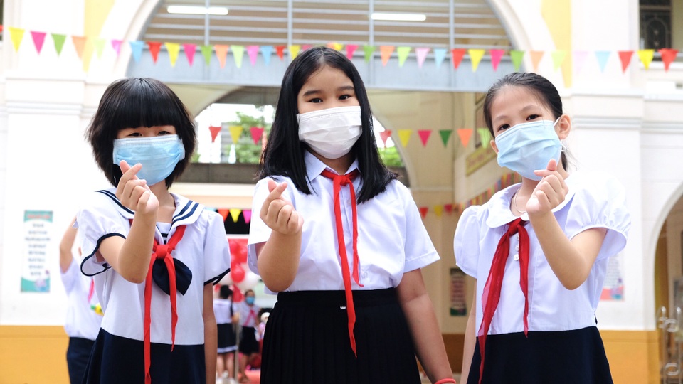 Hiệu trưởng trường học vùng thấp, trũng cho học sinh nghỉ tuỳ thực tế - 1 Hiệu trưởng trường học vùng thấp, trũng cho học sinh nghỉ tuỳ thực tế - 1
