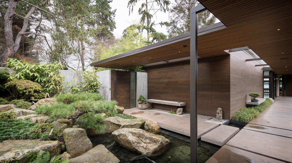 Biệt thự của vợ chồng người Mỹ gây ấn tượng với hàng trăm cây bonsai độc lạ - 2 Biệt thự của vợ chồng người Mỹ gây ấn tượng với hàng trăm cây bonsai độc lạ - 2