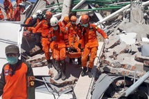 1.200 người thiệt mạng vì động đất/sóng thần, Indonesia chôn cất tập thể các nạn nhân