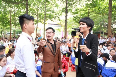 Hoa hậu H’Hen Niê tham gia tư vấn pháp luật về phòng chống bạo lực học đường