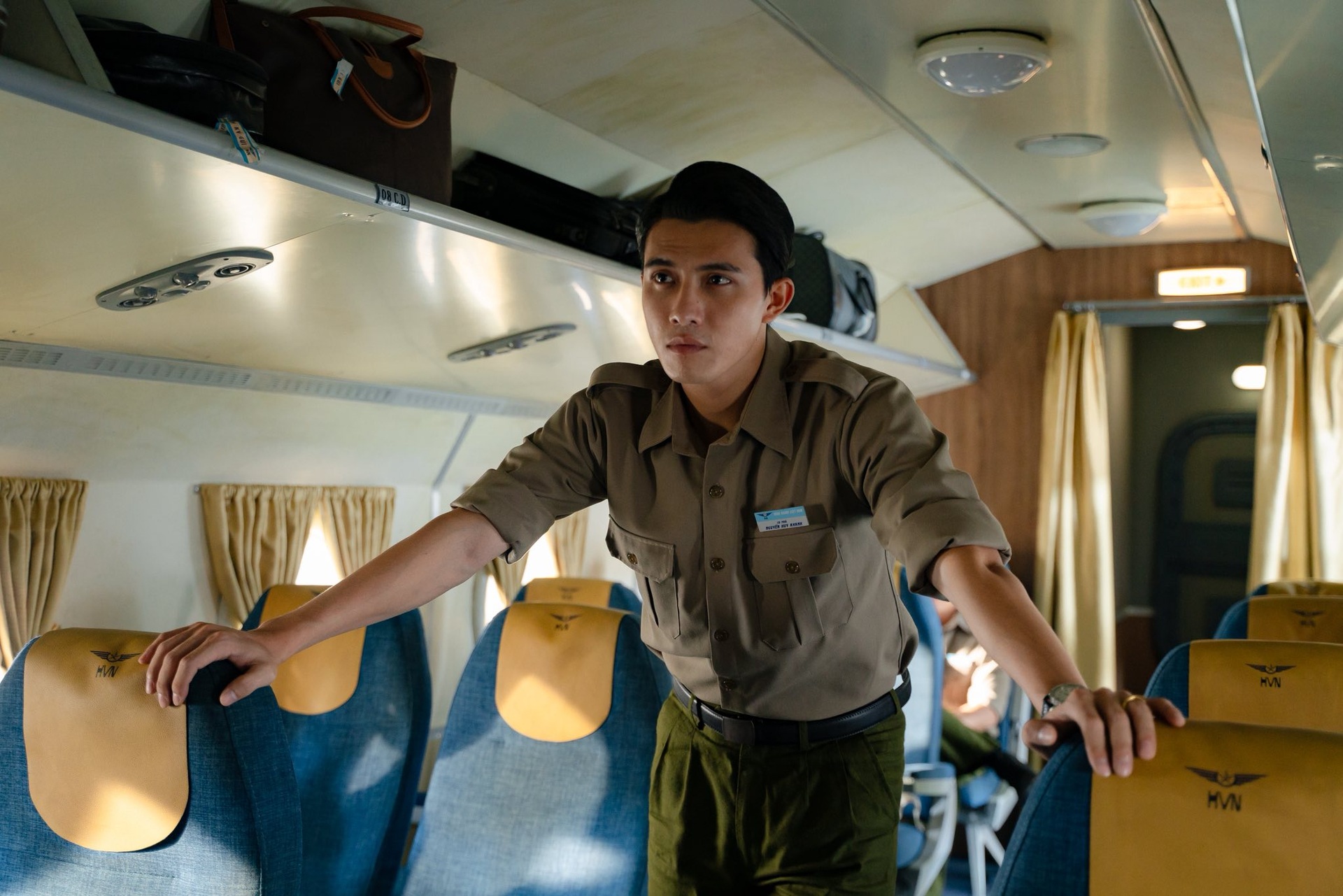 Dàn diễn viên điển trai, 6 múi tranh đấu trong phim Tử chiến trên không - 8 Dàn diễn viên điển trai, 6 múi tranh đấu trong phim Tử chiến trên không - 8