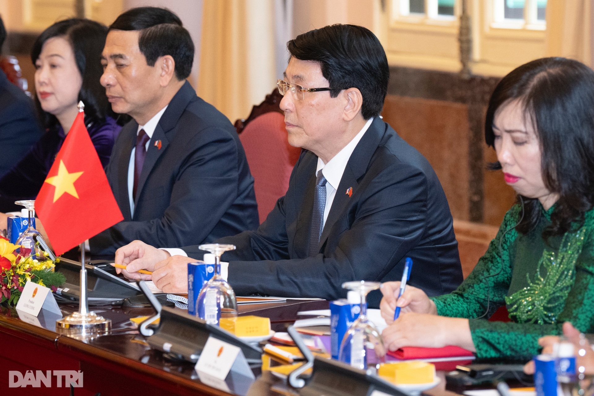 Toàn cảnh lễ đón Tổng thống Pháp thăm cấp Nhà nước tới Việt Nam - 10 Toàn cảnh lễ đón Tổng thống Pháp thăm cấp Nhà nước tới Việt Nam - 10