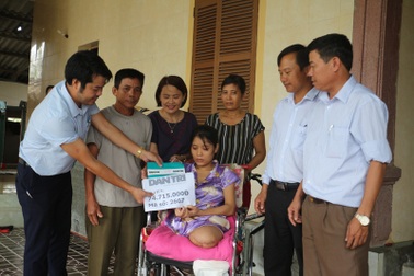 Hơn 74 triệu đồng đến với nữ sinh vừa tốt nghiệp đại học bị xe cán cụt đôi chân