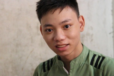 Đôi chân của em Nguyễn Kim Tú đã được cứu chữa