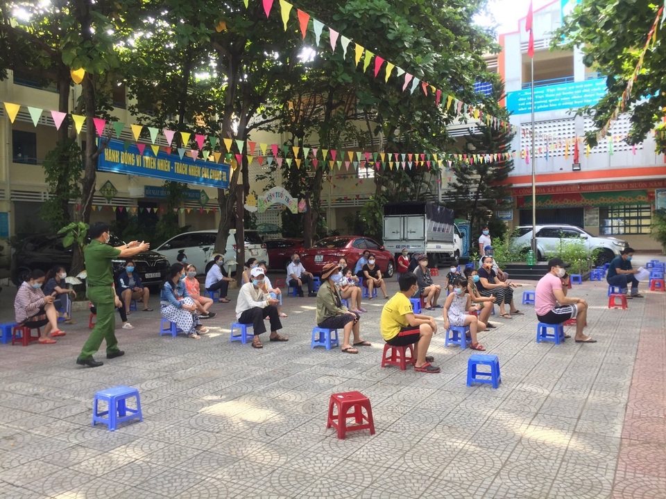 Đám tang có 3 ca Covid-19: Phải ứng phó nhanh hơn tốc độ lây của dịch - 3 Đám tang có 3 ca Covid-19: Phải ứng phó nhanh hơn tốc độ lây của dịch - 3