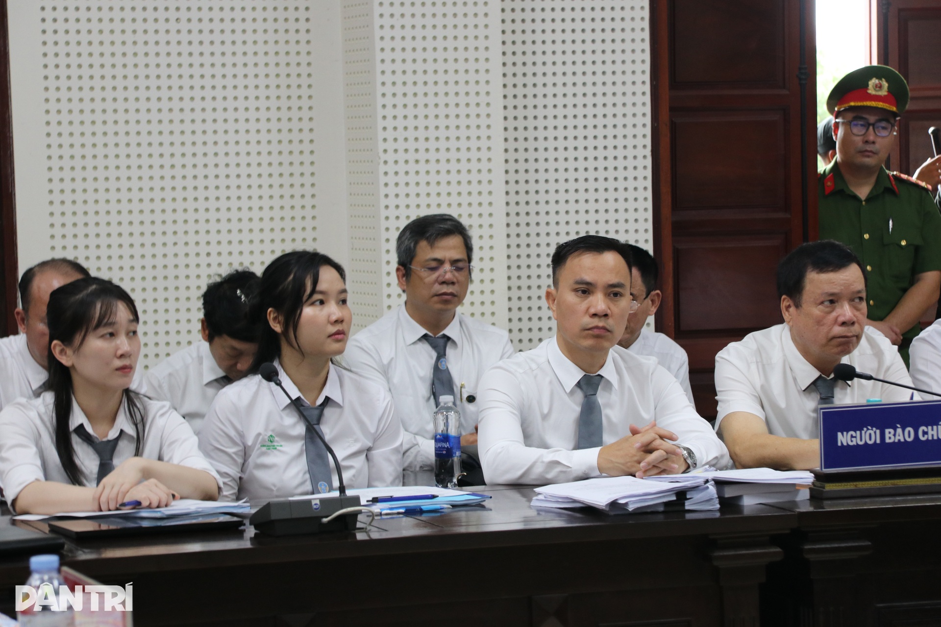 Trùm ma túy Bùi Đình Khánh và bạn gái 21 tuổi cùng hầu tòa - 8
