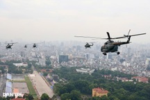 Kiêu hãnh hình ảnh 12 máy bay tập nhiệm vụ A80 trên Quảng trường Ba Đình