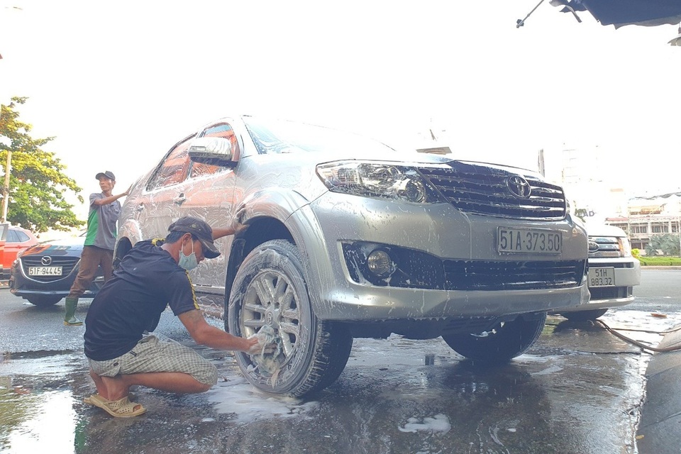 TPHCM: Thợ rửa xe hốt bạc ngày cuối năm, dư tiền về quê ăn Tết - 1 TPHCM: Thợ rửa xe hốt bạc ngày cuối năm, dư tiền về quê ăn Tết - 1