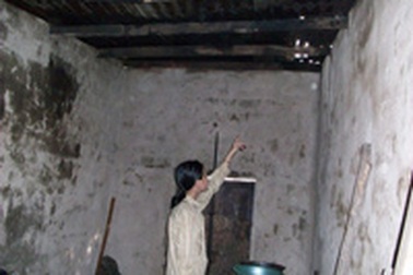 Đã nghèo lại gặp cái eo