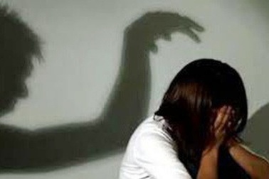 Truy tố người “chồng” hiếp dâm “vợ” đến sinh con