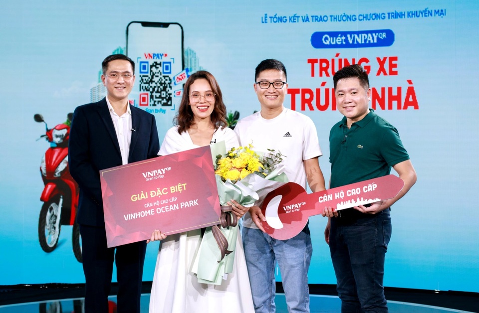 Fintech VNPAY trao căn hộ cao cấp cho khách hàng trúng giải đặc biệt - 3 Fintech VNPAY trao căn hộ cao cấp cho khách hàng trúng giải đặc biệt - 3
