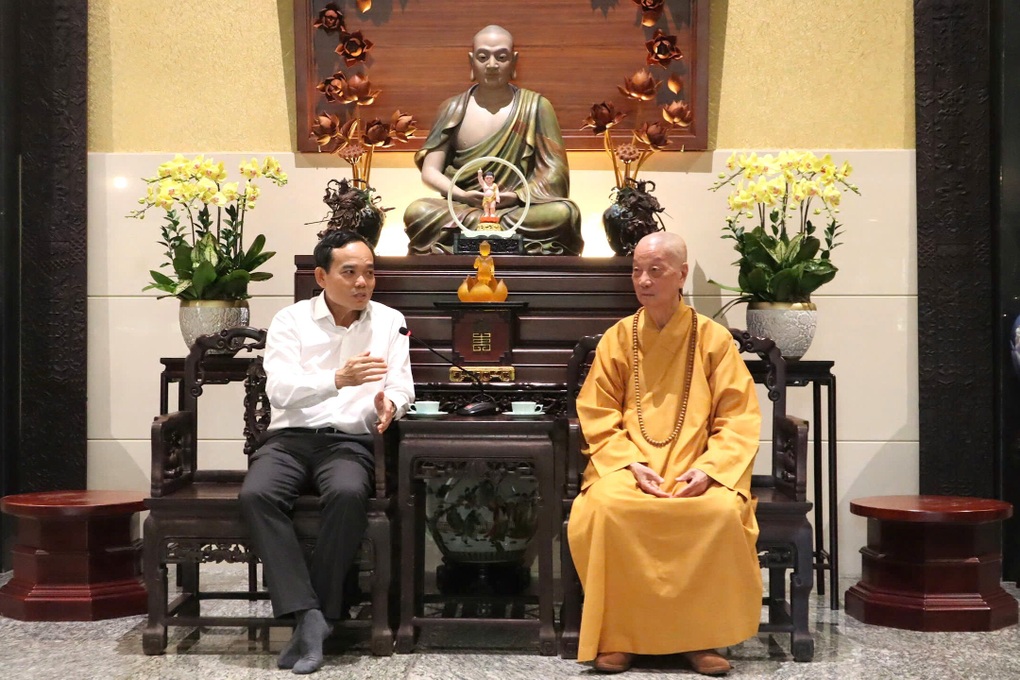 Bí thư Thành ủy TPHCM Trần Lưu Quang thăm, chúc mừng Đại lễ Phật đản - 1