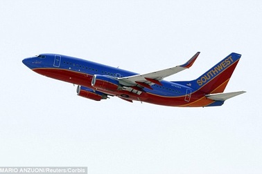 Sản phụ “lâm bồn”, máy bay hạ cánh khẩn cấp 