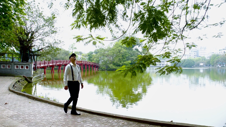 Diễn viên “Người phán xử” làm MV về Hà Nội những ngày cách ly - 2 Diễn viên “Người phán xử” làm MV về Hà Nội những ngày cách ly - 2
