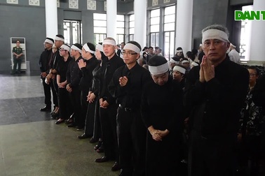 Hàng nghìn người tới tiễn đưa GS Hoàng Tụy về nơi an nghỉ cuối cùng