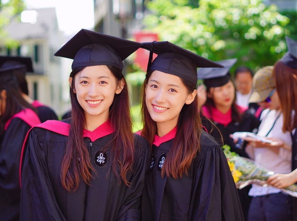 Cặp song sinh xinh đẹp nổi tiếng Trung Quốc tốt nghiệp Harvard giờ ra sao? - 3 Cặp song sinh xinh đẹp nổi tiếng Trung Quốc tốt nghiệp Harvard giờ ra sao? - 3
