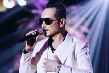 Jimmii Nguyễn xúc động xin lỗi khán giả sau sự cố đêm nhạc bị buộc dừng