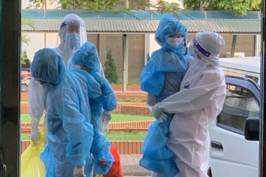 Hỗ trợ kịp thời trẻ em nhỏ trong khu cách ly ở Bắc Giang