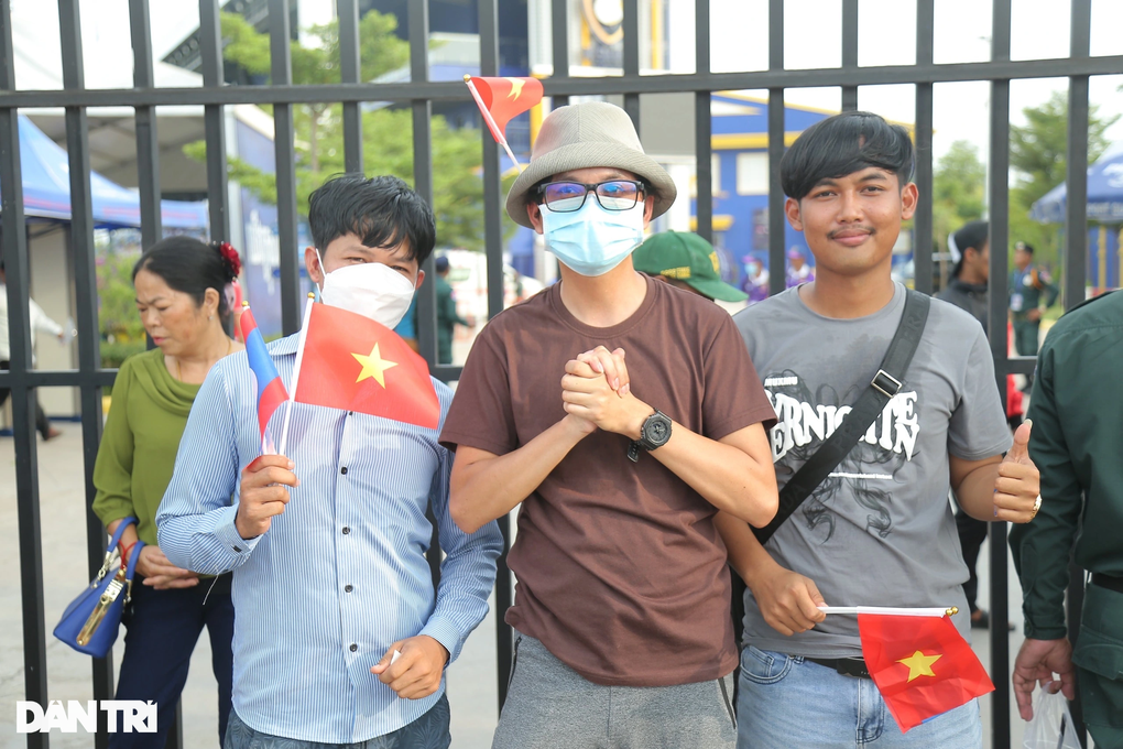 Vì sao tấm vé bóng đá SEA Games xa tầm tay người hâm mộ? - 4 Vì sao tấm vé bóng đá SEA Games xa tầm tay người hâm mộ? - 4