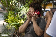 Nhiều người dân tá hỏa tìm con khi xảy ra vụ sập cửa hàng Circle K ở TPHCM