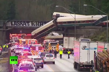 Hiện trường ngổn ngang vụ tàu hỏa trật bánh khiến 3 người chết tại Mỹ