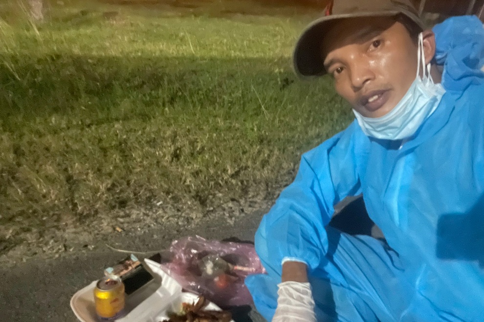 Thầy giáo chở hàng trăm học trò miền núi về thành phố điều trị Covid-19 - 3