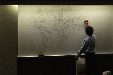 Cậu bé tự kỷ 11 tuổi vẽ bản đồ thế giới chi tiết hoàn toàn từ trí nhớ