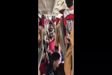 Xe khách hơn 40 chỗ “nhồi” 80 người