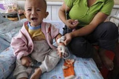 Số nạn nhân vụ sữa Trung Quốc nhiễm hóa chất độc còn tăng mạnh