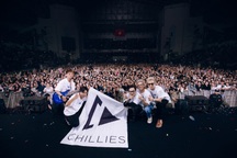 6000 khán giả đội mưa thăng hoa cùng Chillies trong đêm nhạc  tại Hà Nội