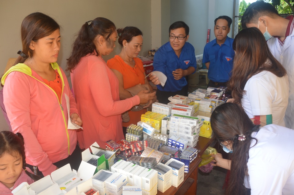 Câu lạc bộ thầy thuốc trẻ hết mình chăm sóc sức khỏe nhân dân - 2 Câu lạc bộ thầy thuốc trẻ hết mình chăm sóc sức khỏe nhân dân - 2