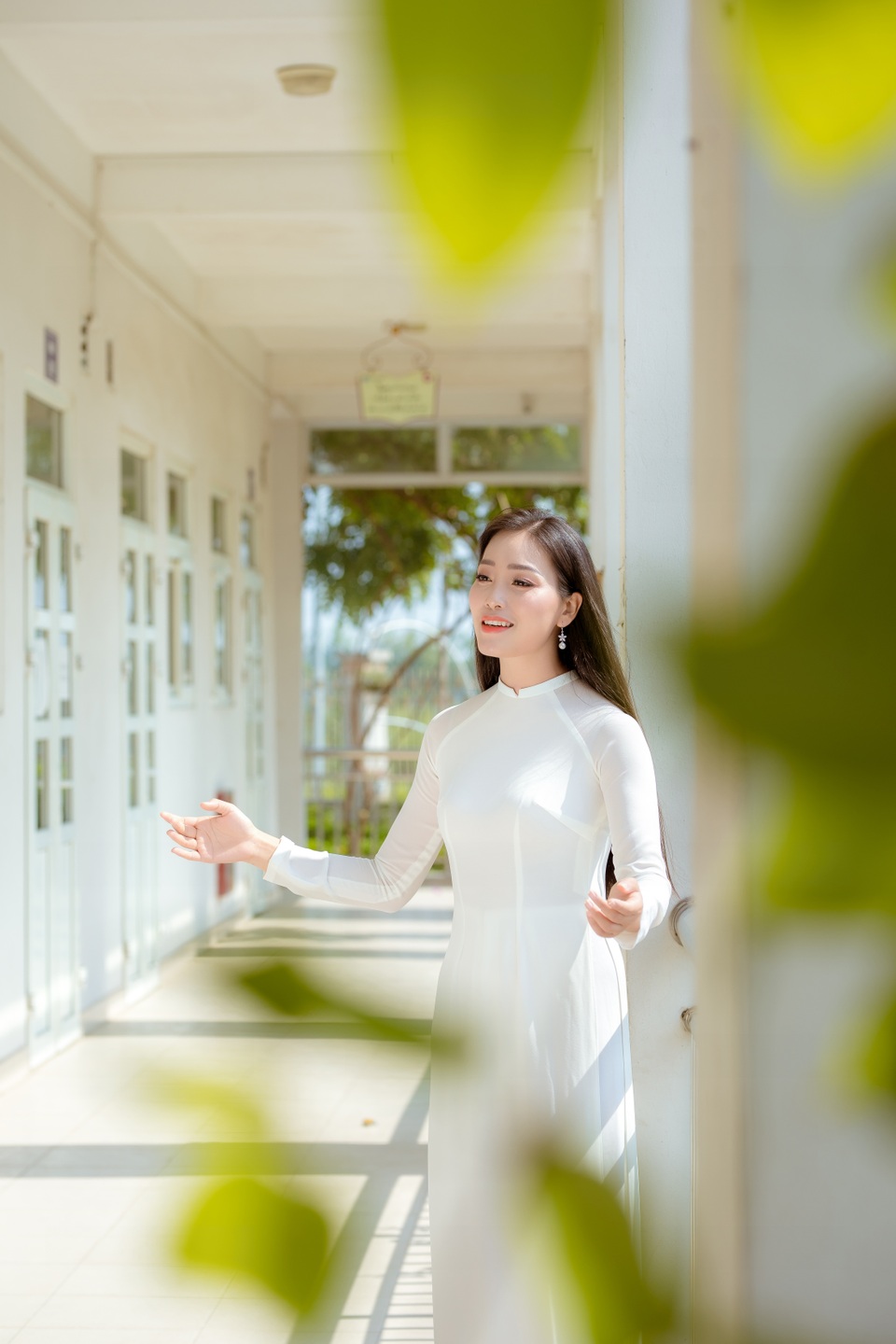 Huyền Trang Sao Mai gây xúc động với ca khúc tặng thầy cô giáo - 2 Huyền Trang Sao Mai gây xúc động với ca khúc tặng thầy cô giáo - 2